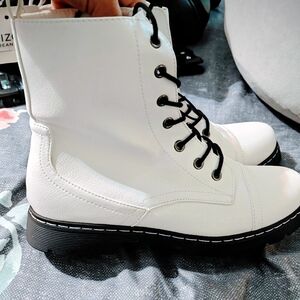 Arizona White Lace-Up Combat Boots for Women - Classic Chunky Sole